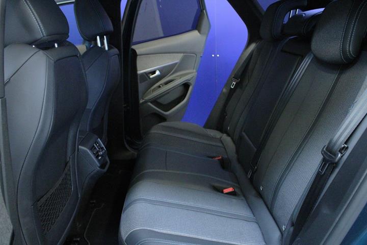 Blå Peugeot 3008 fra 2023