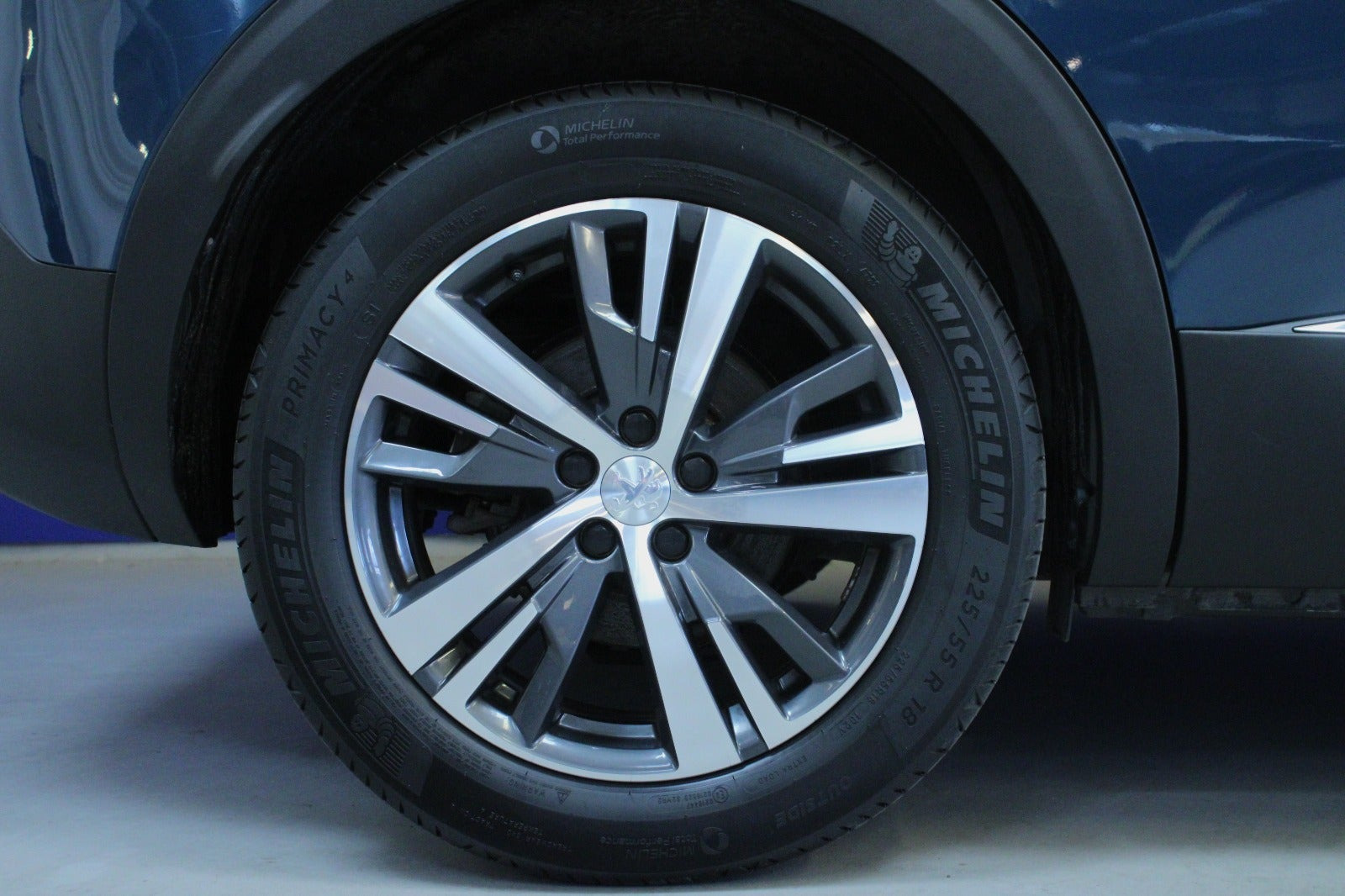 Blå Peugeot 3008 fra 2023