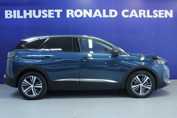 Blå Peugeot 3008 fra 2023