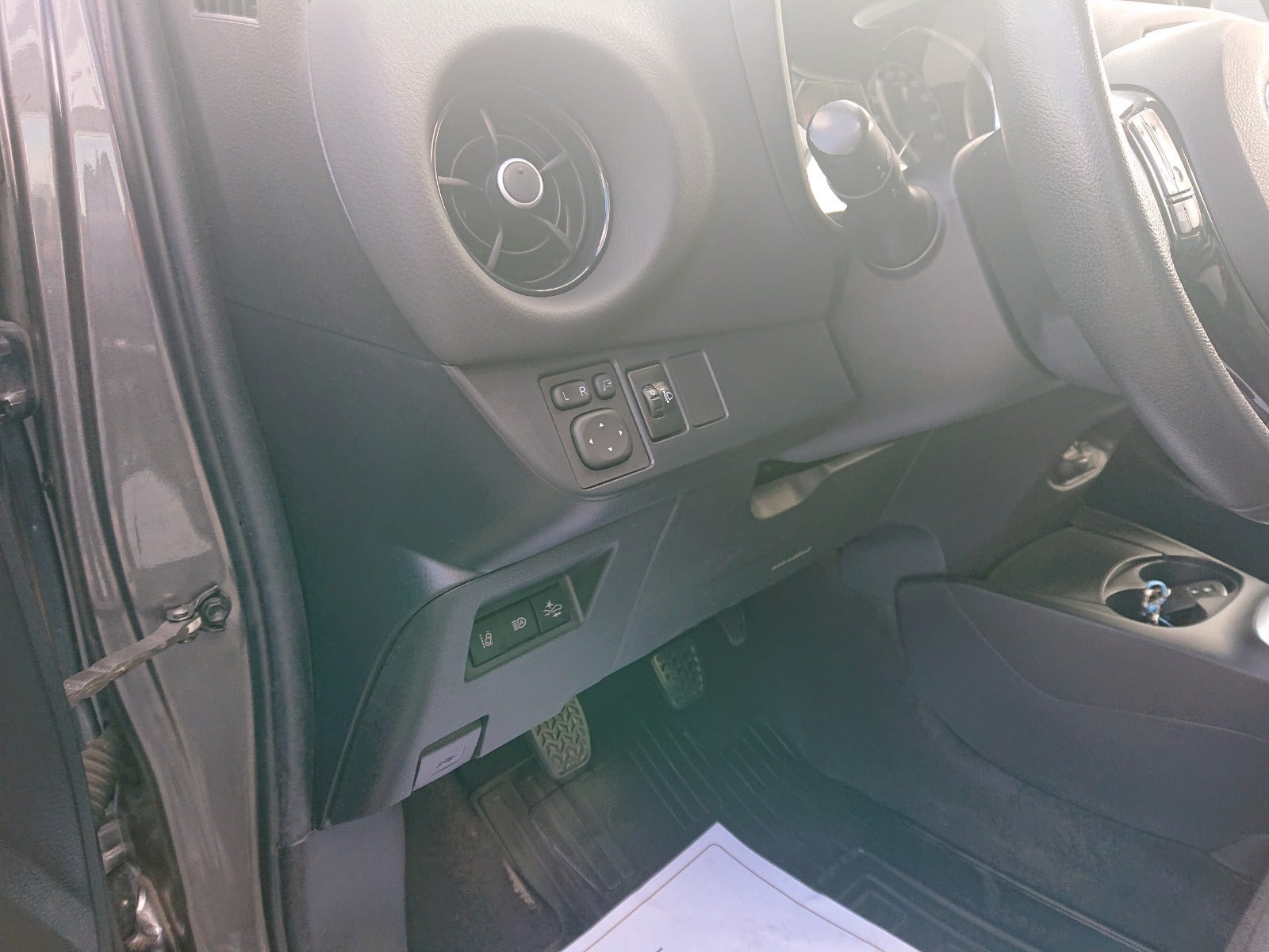 Grå Toyota Yaris fra 2019