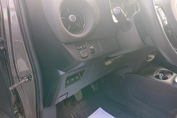 Grå Toyota Yaris fra 2019