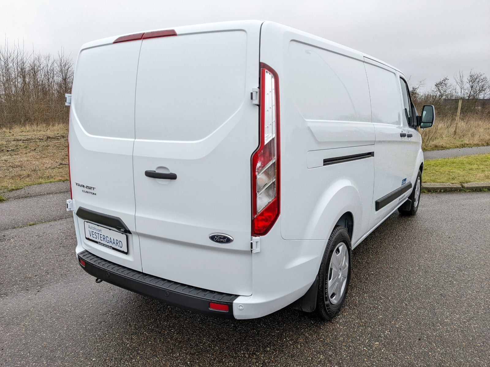 Hvid Ford Transit Custom 300 L2 fra 2023