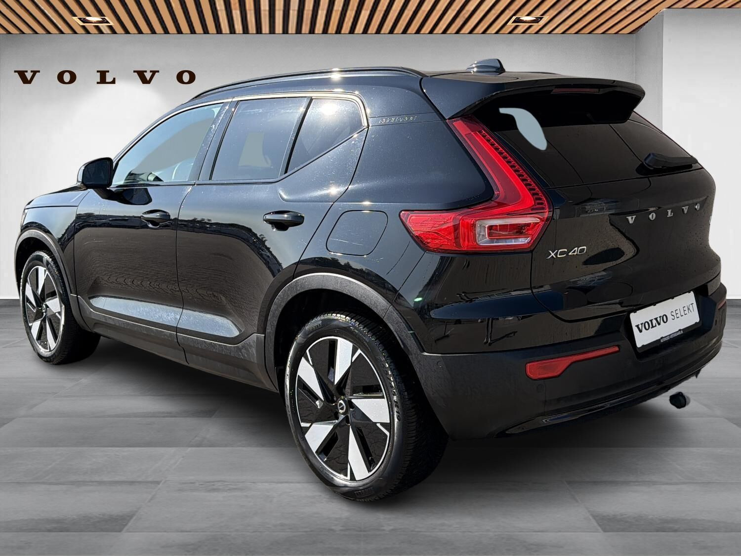 Sort Volvo XC40 fra 2024