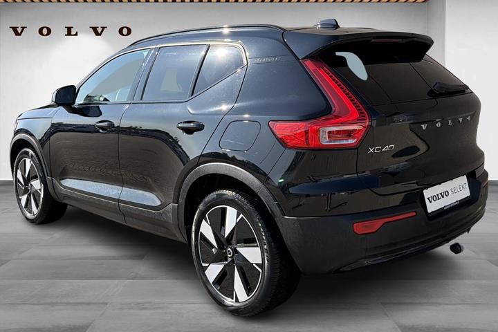 Sort Volvo XC40 fra 2024