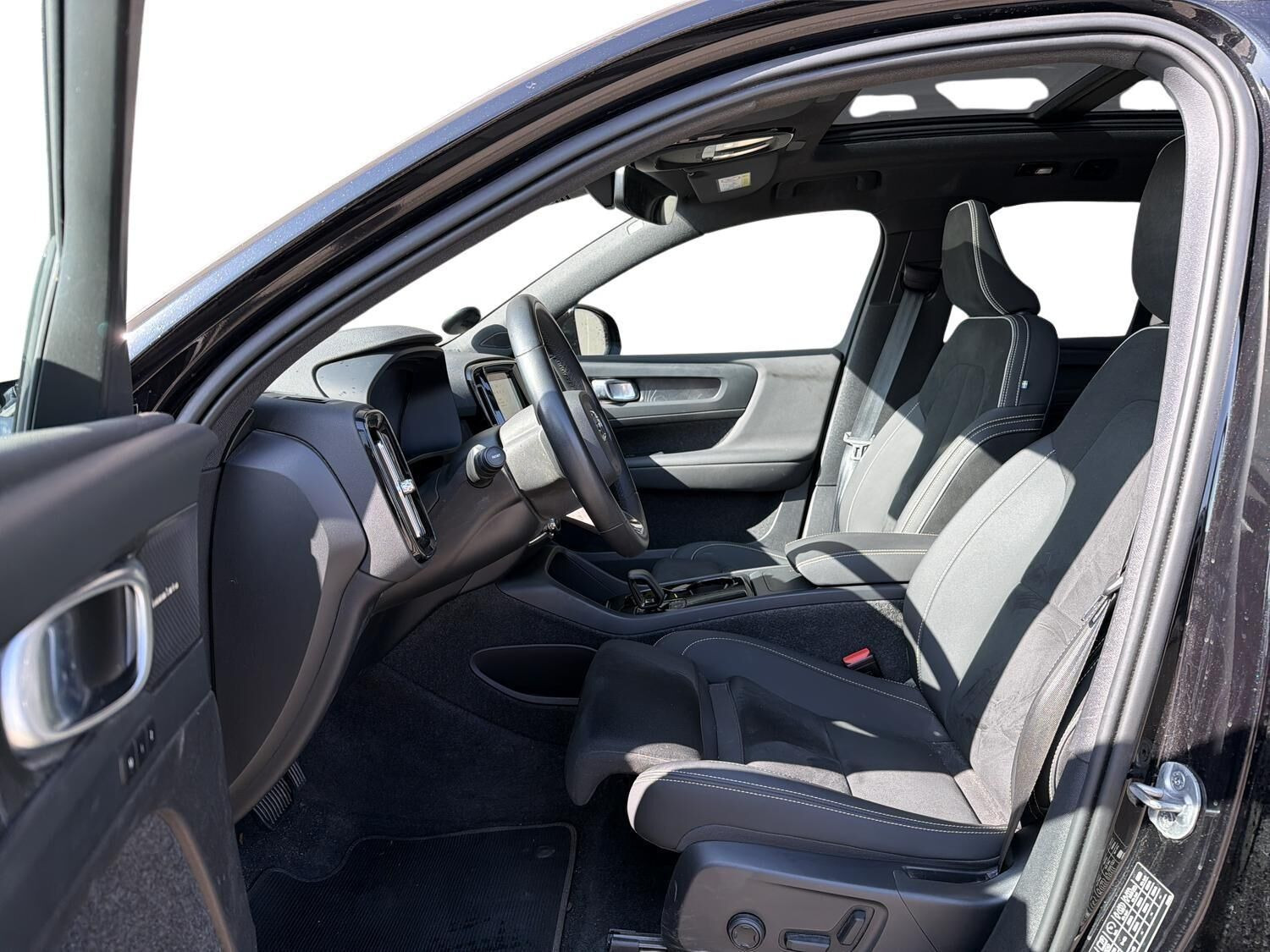 Sort Volvo XC40 fra 2024
