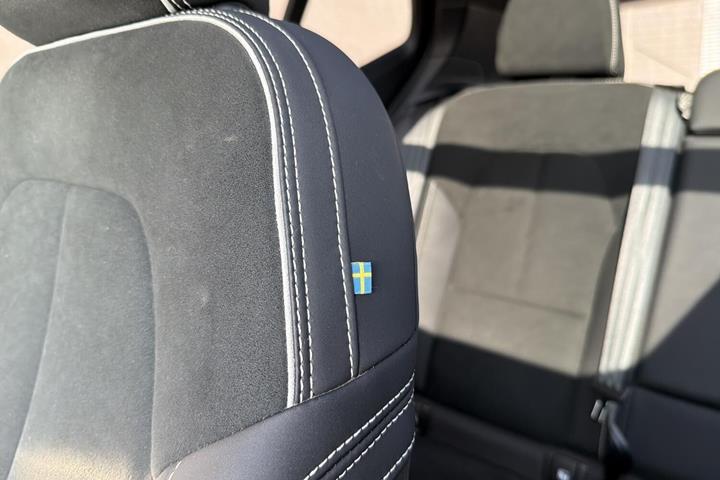 Sort Volvo XC40 fra 2024