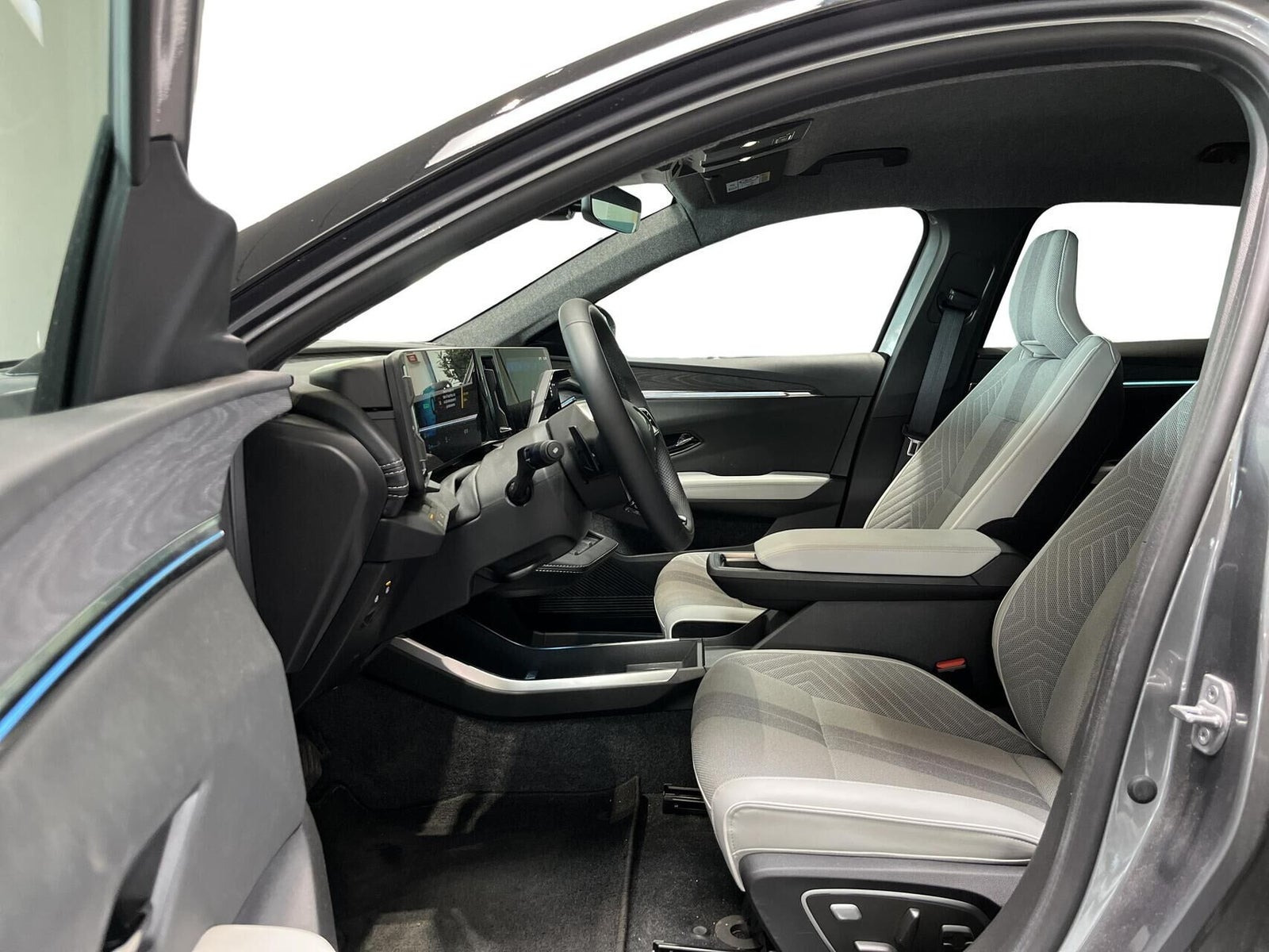 Grå Renault Scenic E-Tech fra 2025