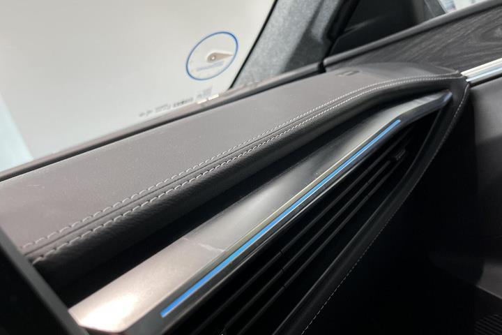 Grå Renault Scenic E-Tech fra 2025
