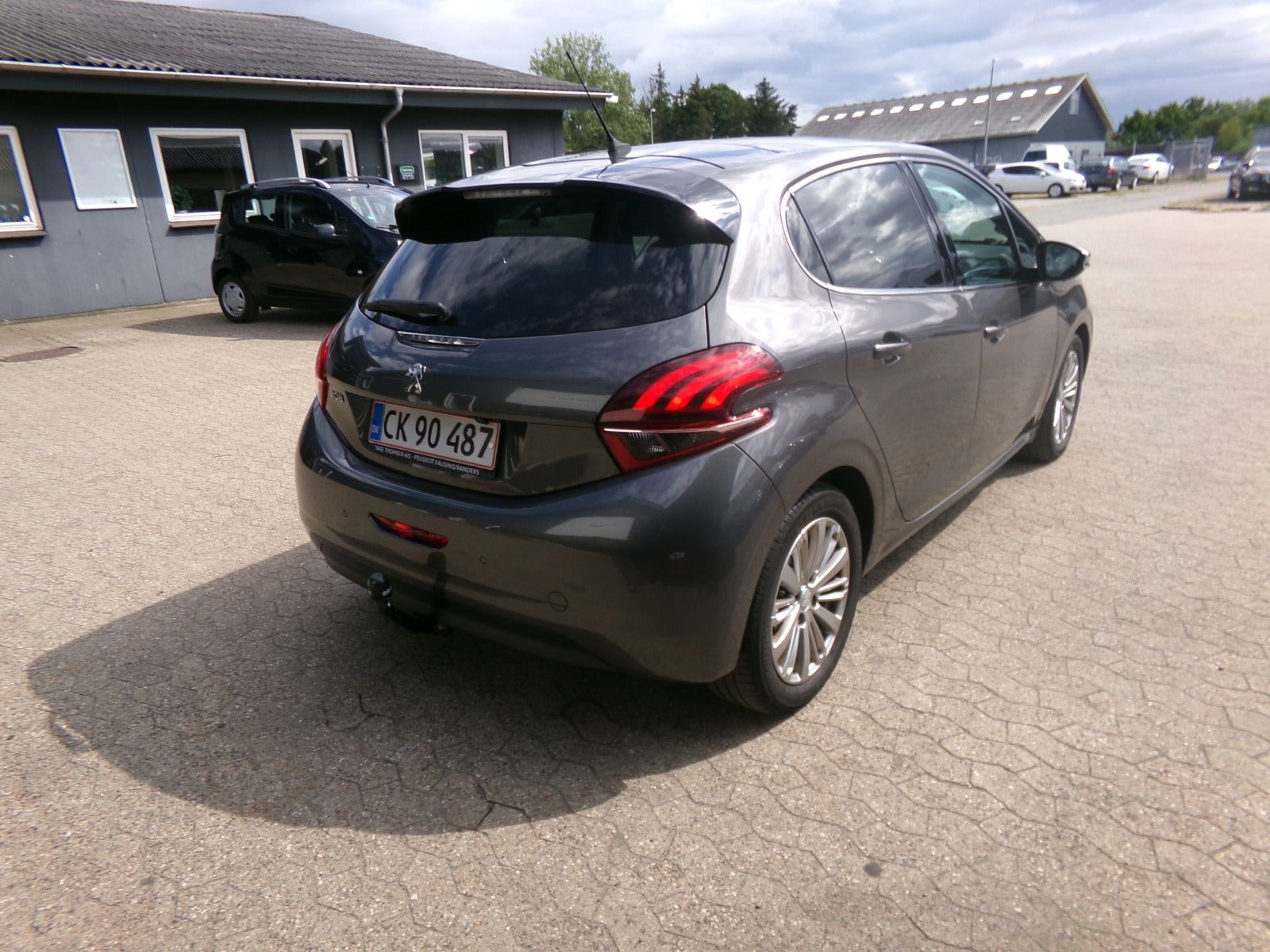 Grå Peugeot 208 fra 2019