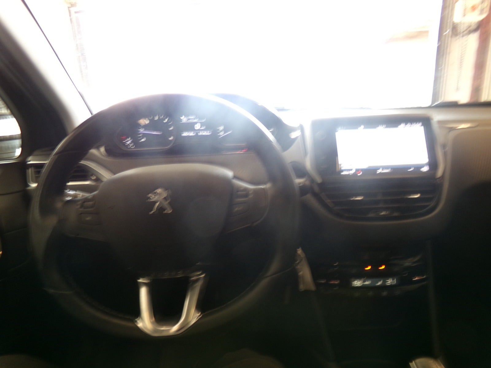 Grå Peugeot 208 fra 2019