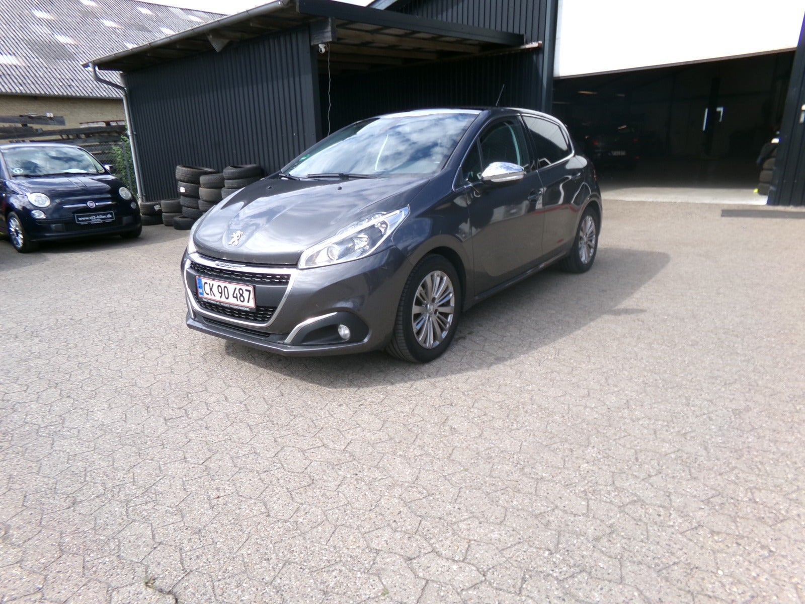 Grå Peugeot 208 fra 2019