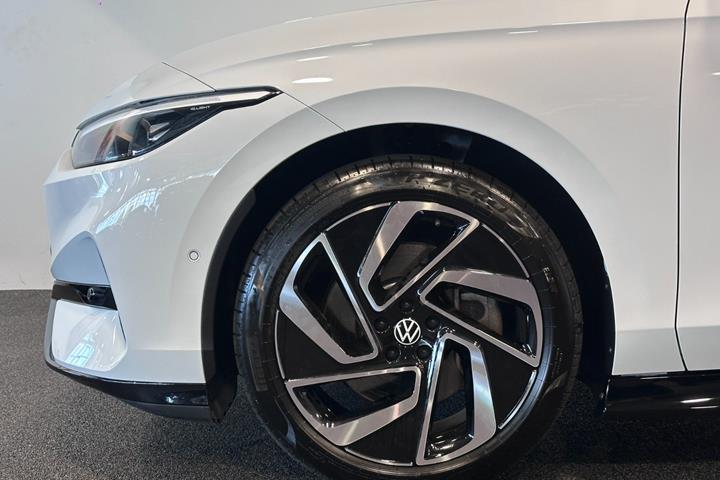 Hvid VW ID.7 fra 2025