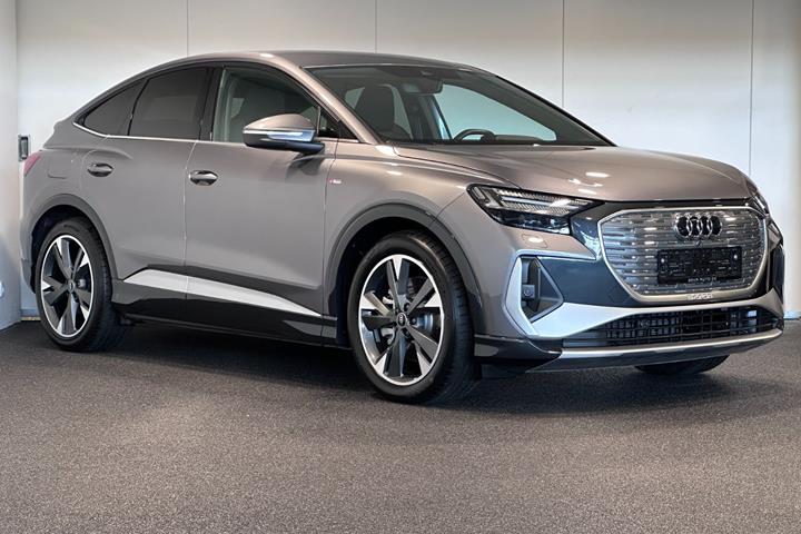 Grå Audi Q4 e-tron fra 2024