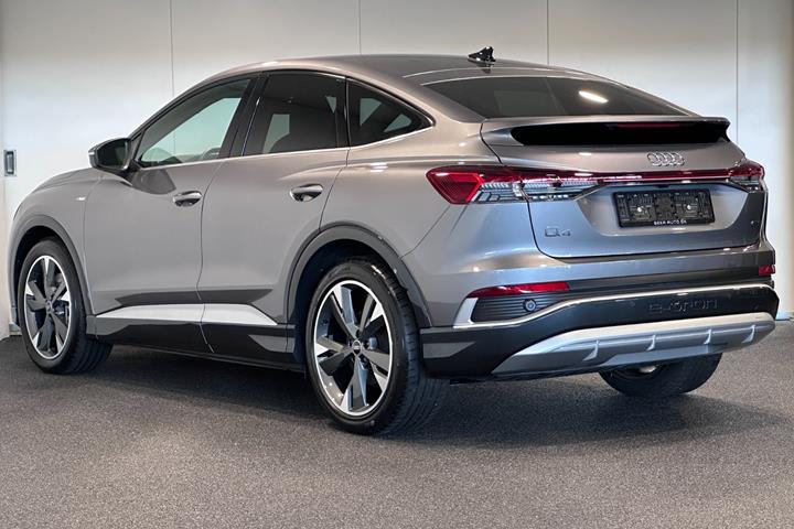 Grå Audi Q4 e-tron fra 2024