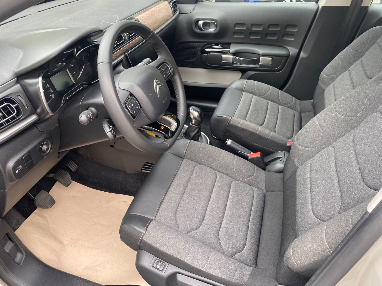 Beige Citroën C3 fra 2023
