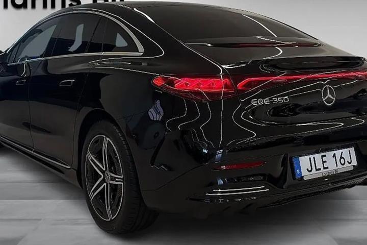 Sort Mercedes EQE350 fra 2025