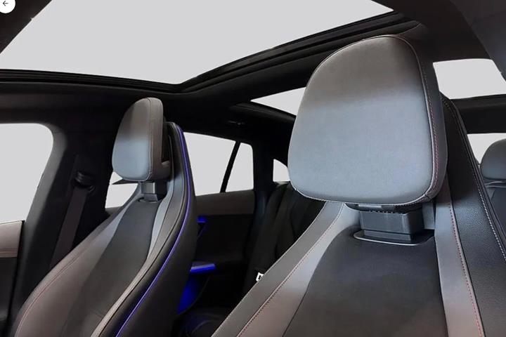 Sort Mercedes EQE350 fra 2025