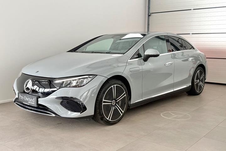 Grå Mercedes EQE300 fra 2025