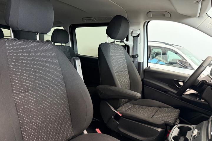 Hvid Mercedes eVito 129 fra 2025