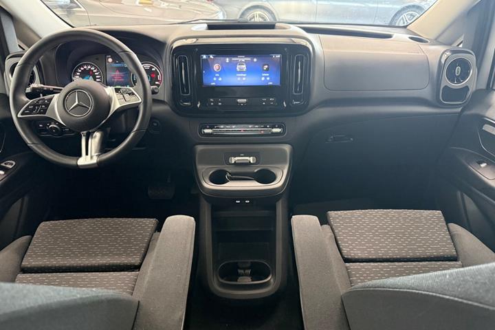 Hvid Mercedes eVito 129 fra 2025