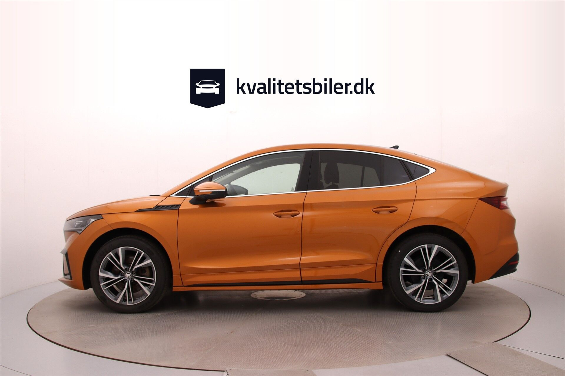 Orange Skoda Enyaq fra 2024