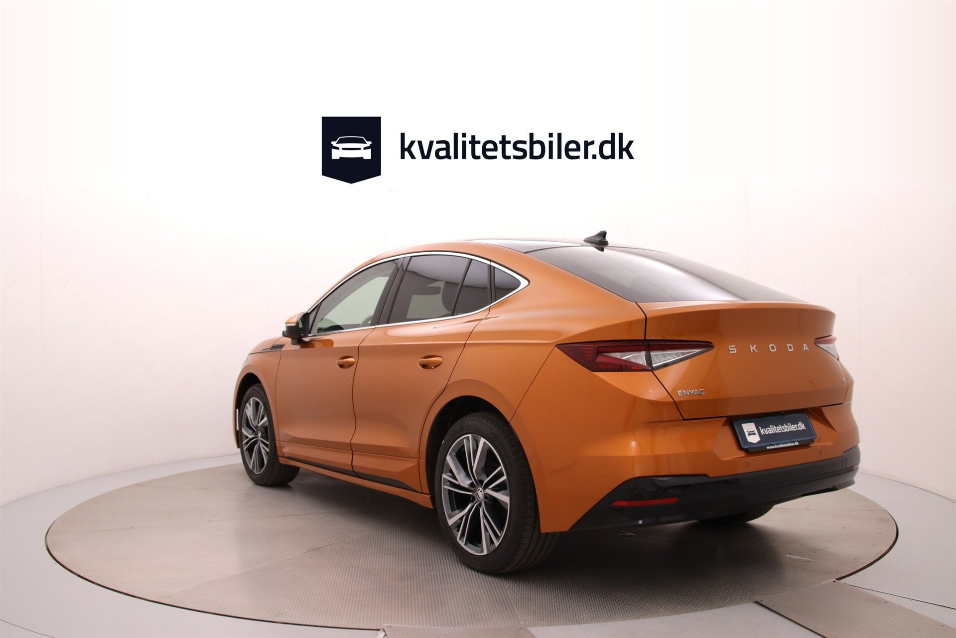 Orange Skoda Enyaq fra 2024