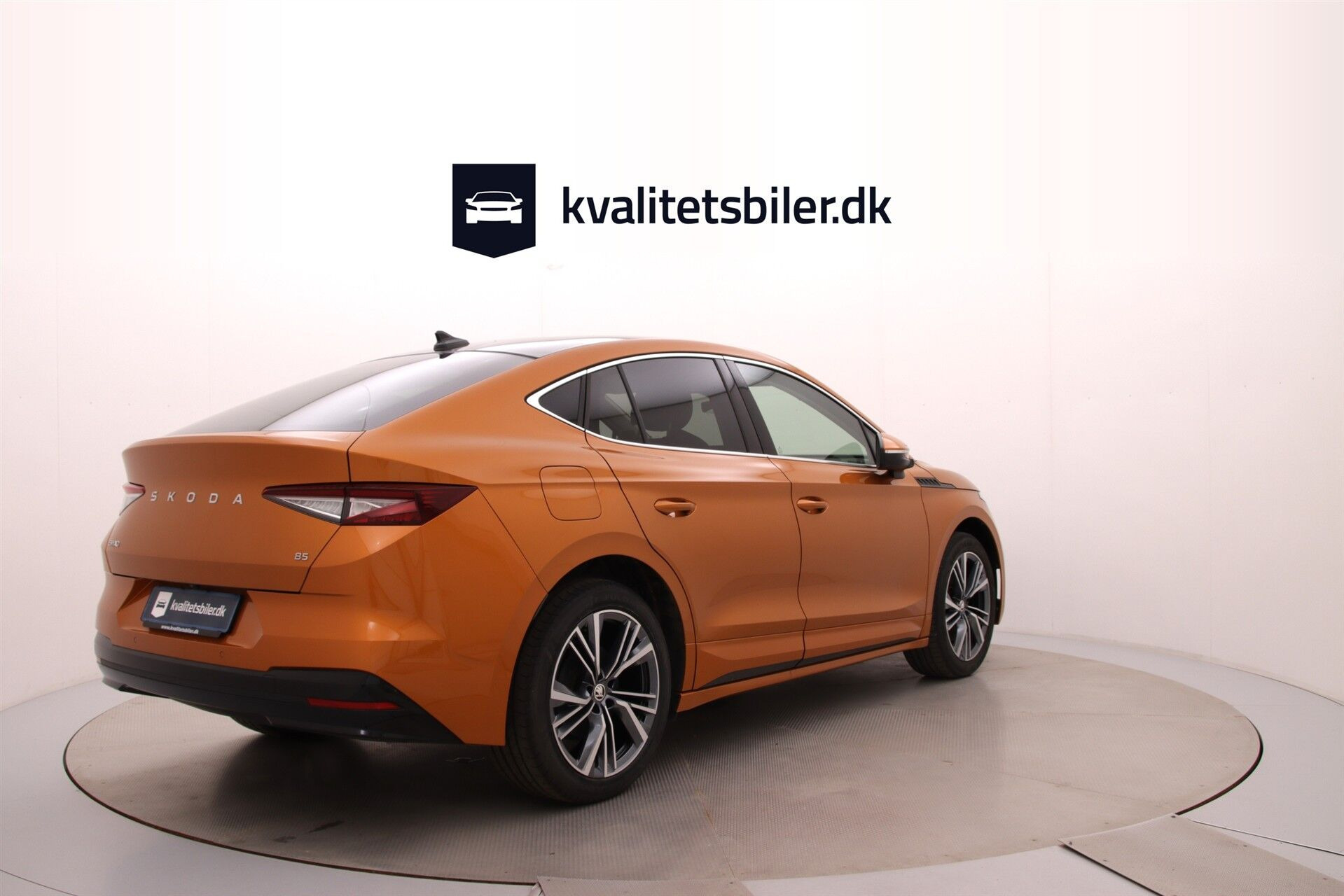 Orange Skoda Enyaq fra 2024