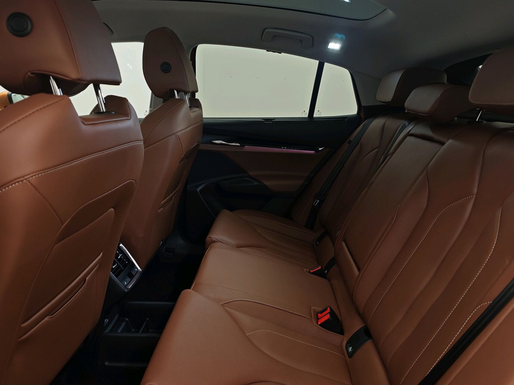 Orange Skoda Enyaq fra 2024