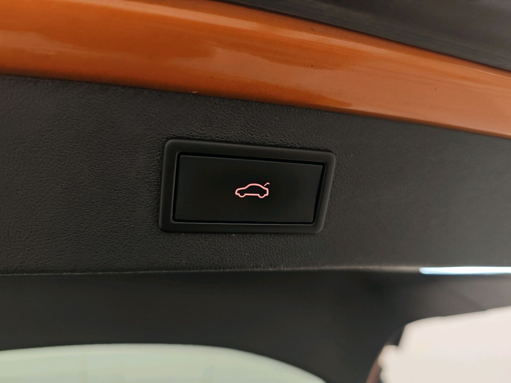 Orange Skoda Enyaq fra 2024