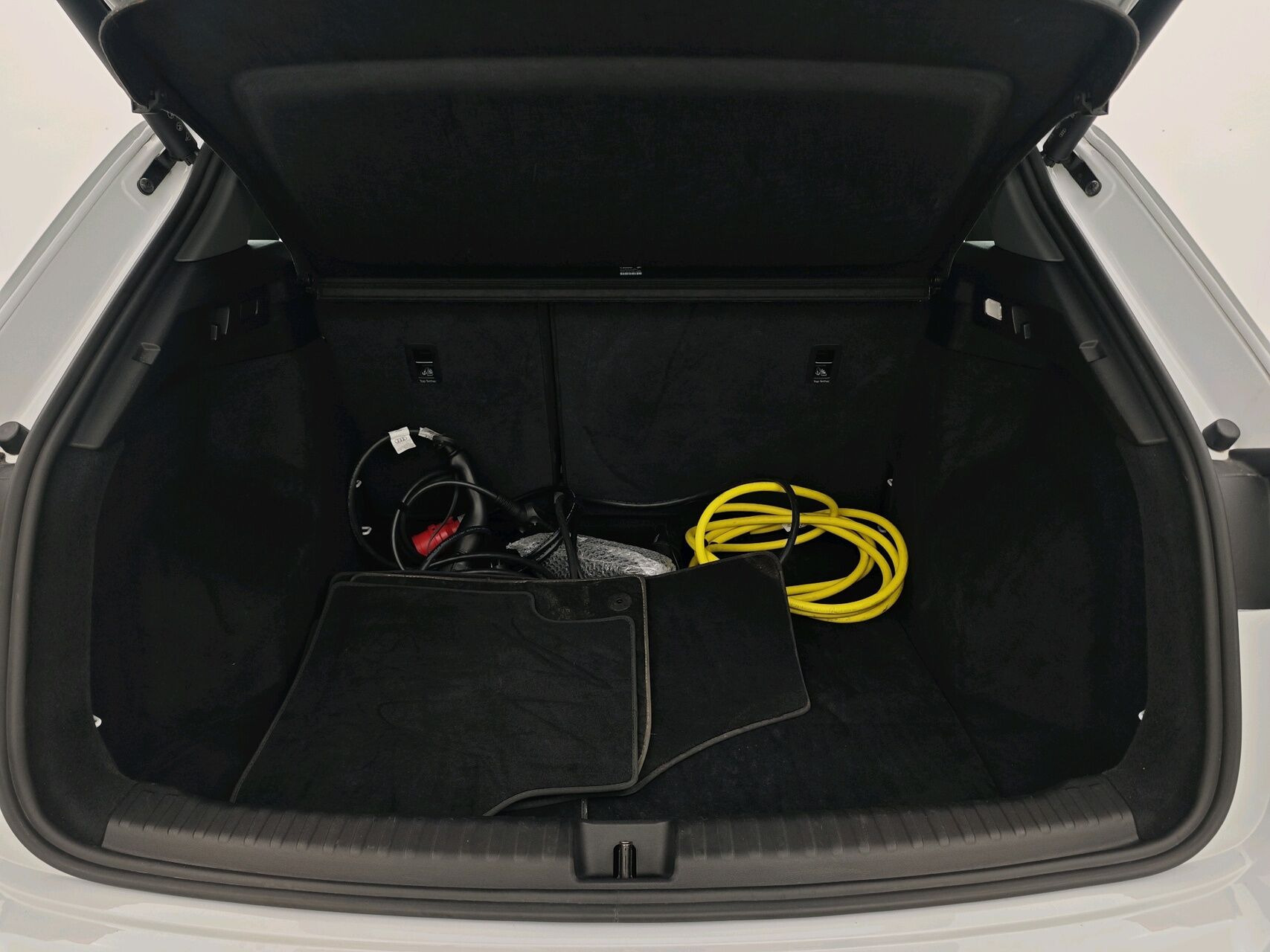 Hvid Audi Q4 fra 2023