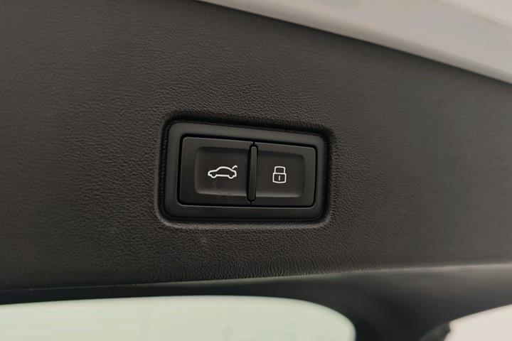 Hvid Audi Q4 fra 2023