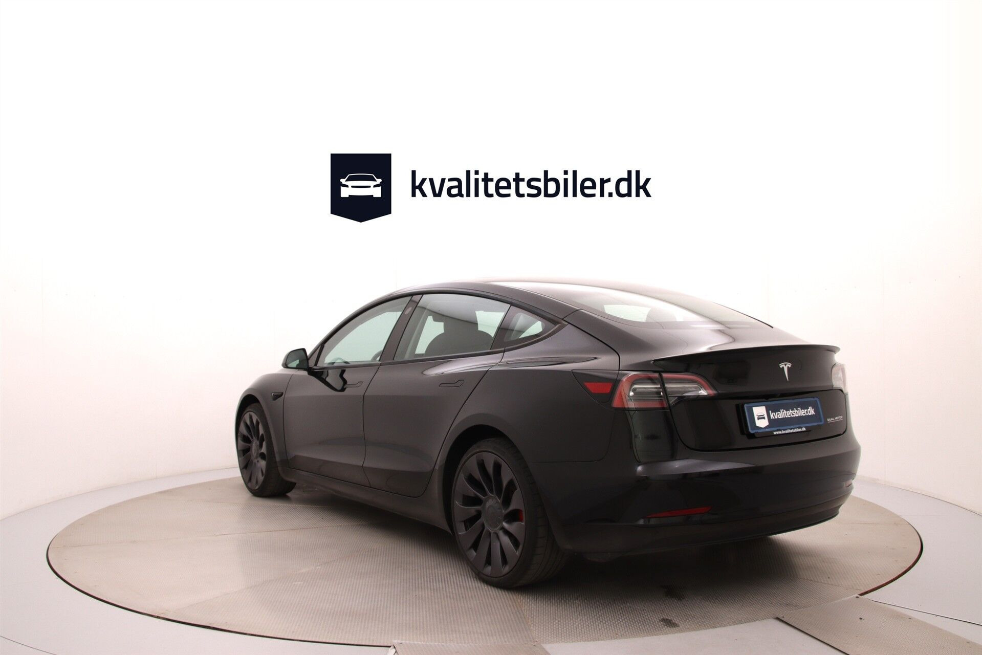 Sort Tesla Model 3 fra 2023