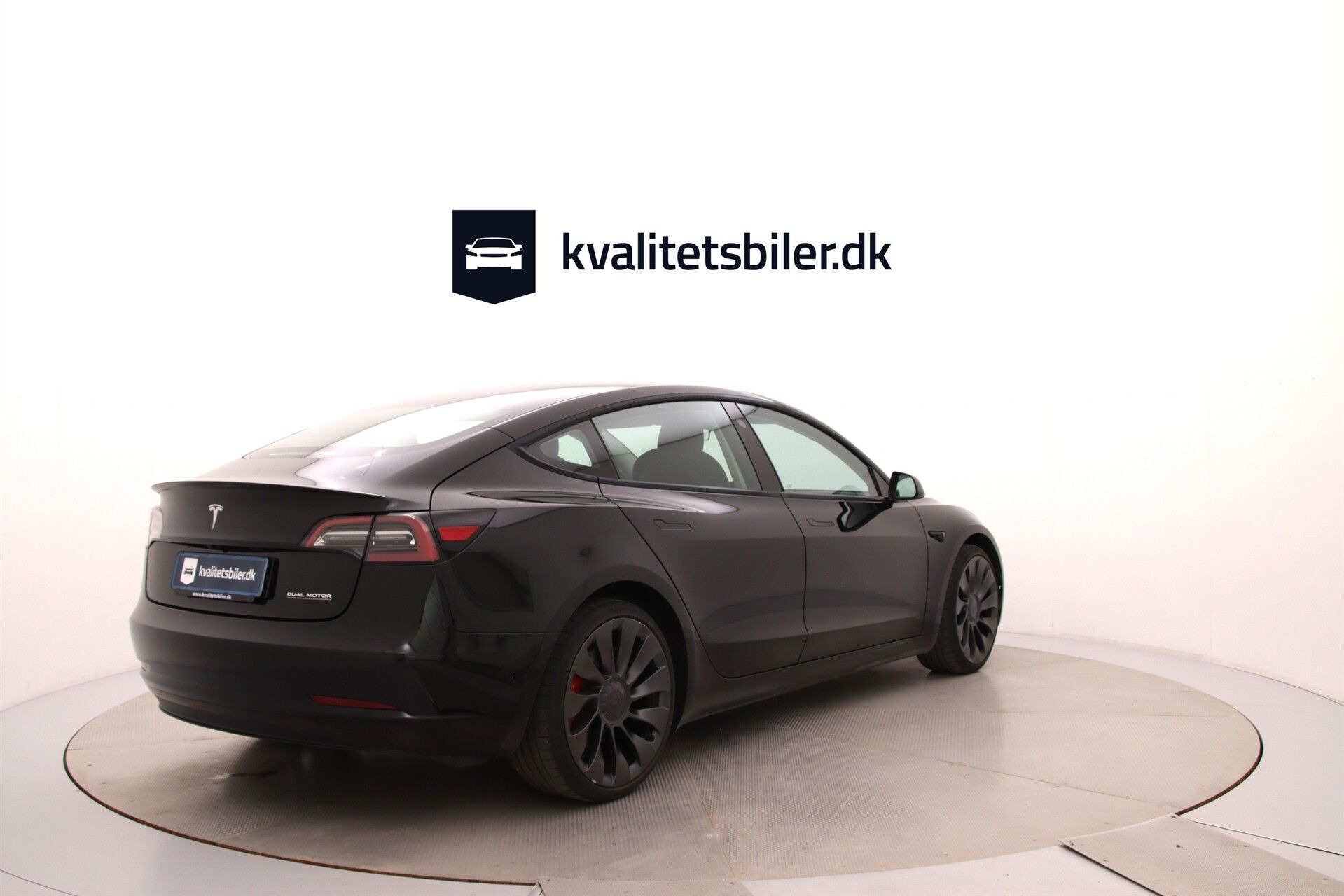 Sort Tesla Model 3 fra 2023