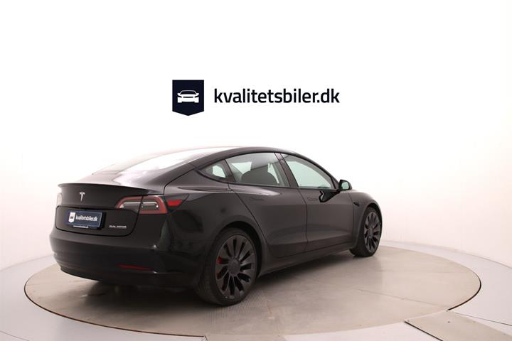 Sort Tesla Model 3 fra 2023
