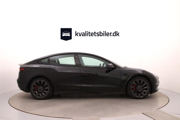 Sort Tesla Model 3 fra 2023