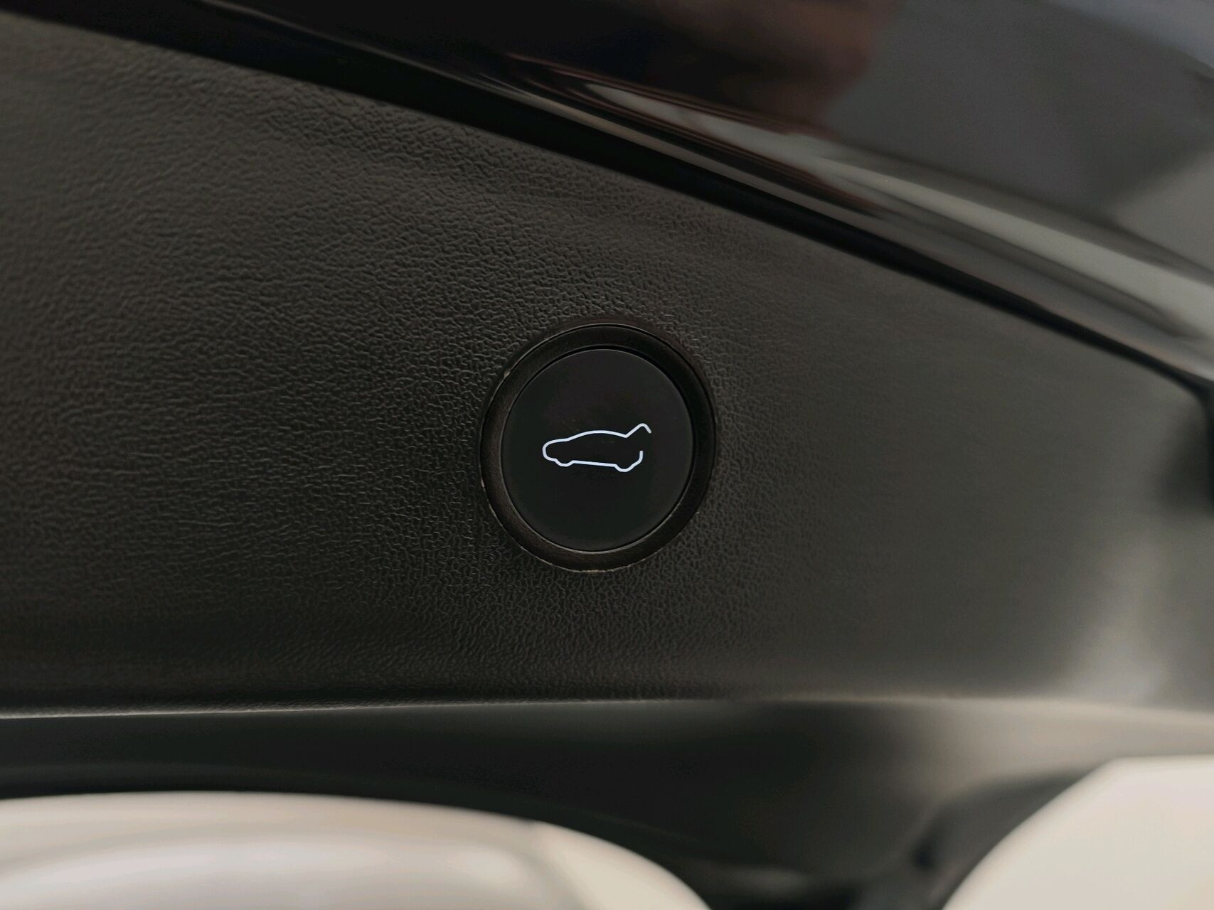 Sort Tesla Model 3 fra 2023