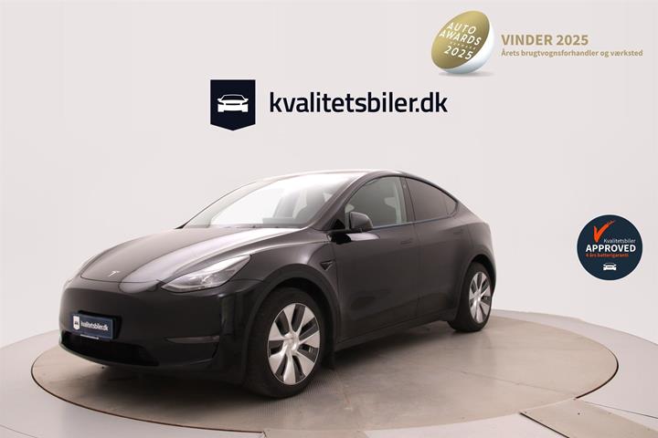 Sort Tesla Model Y fra 2023
