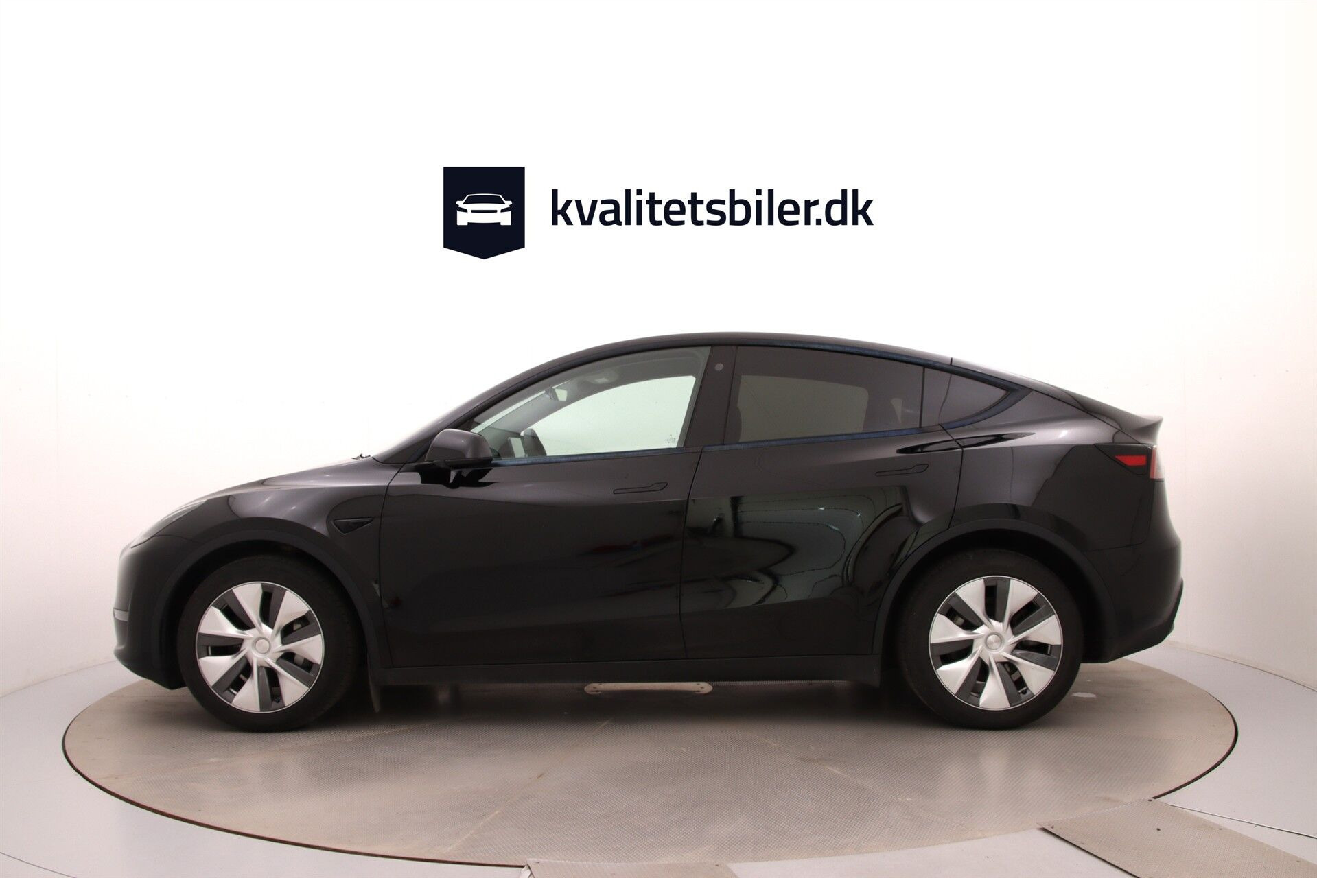 Sort Tesla Model Y fra 2023