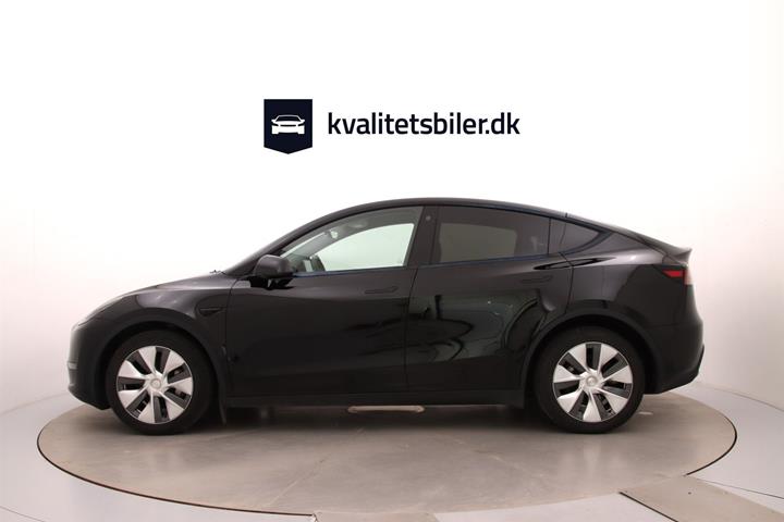 Sort Tesla Model Y fra 2023