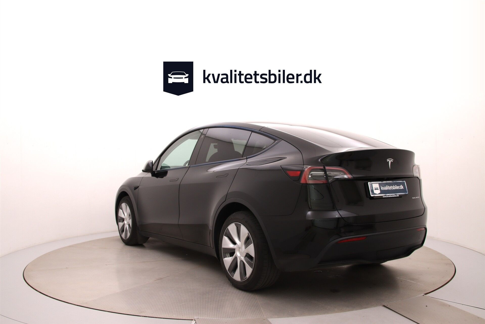 Sort Tesla Model Y fra 2023