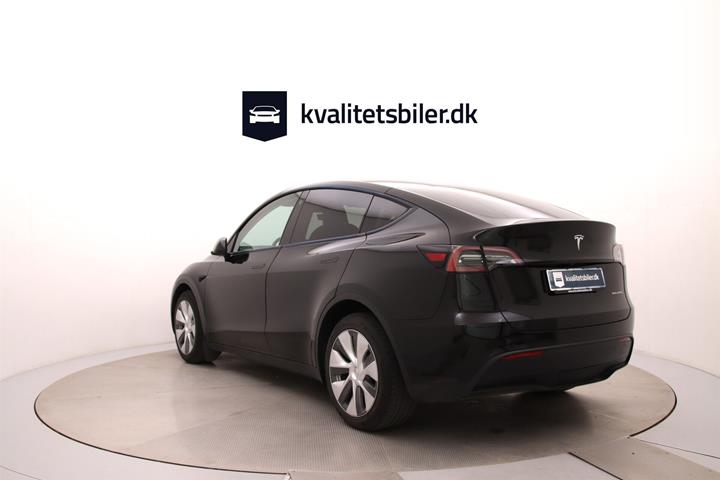 Sort Tesla Model Y fra 2023
