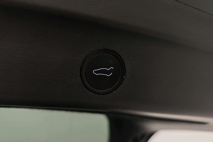 Sort Tesla Model Y fra 2023