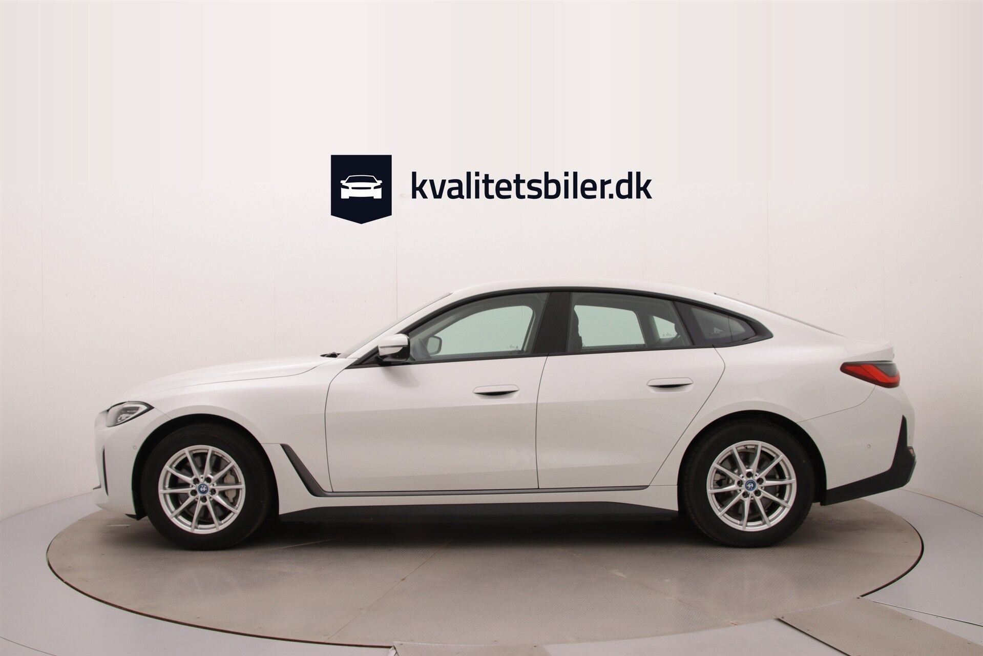 Hvid BMW i4 fra 2024