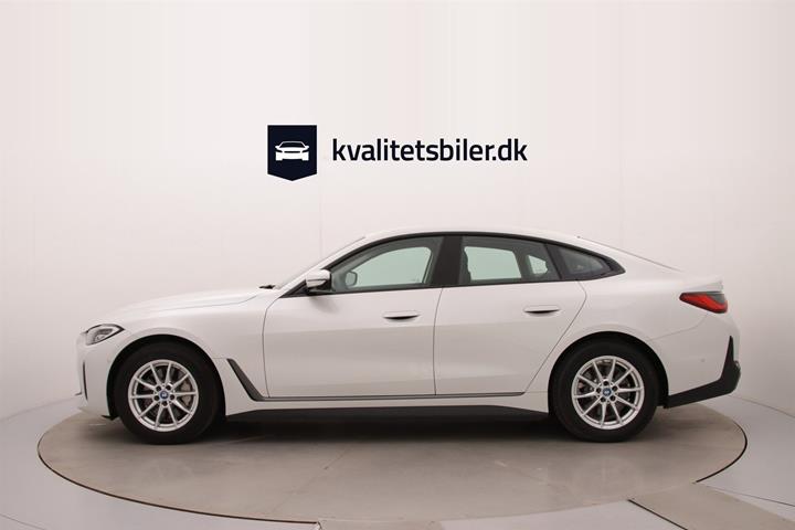 Hvid BMW i4 fra 2024