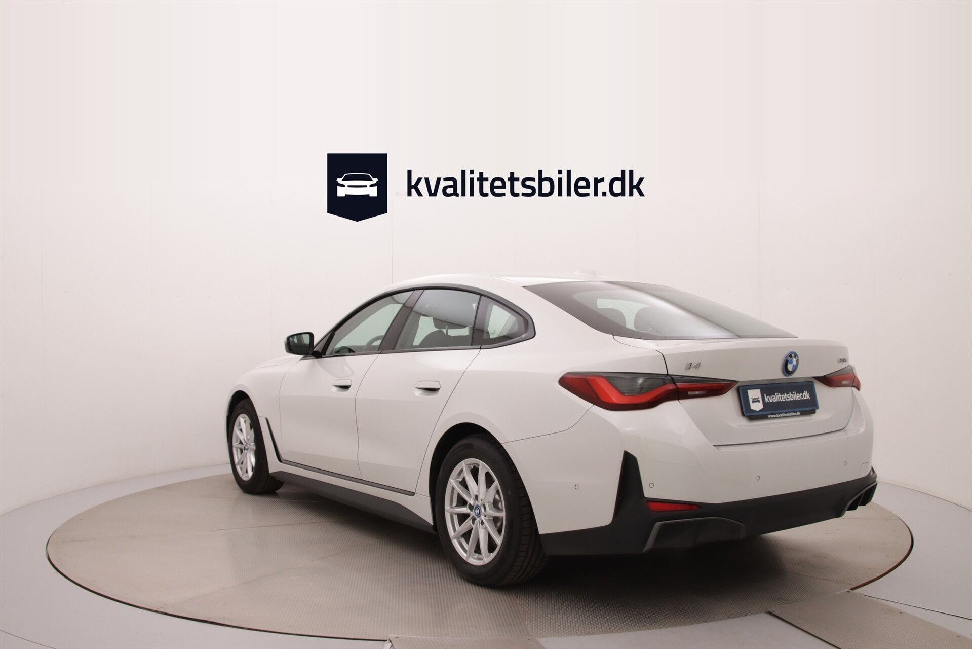Hvid BMW i4 fra 2024