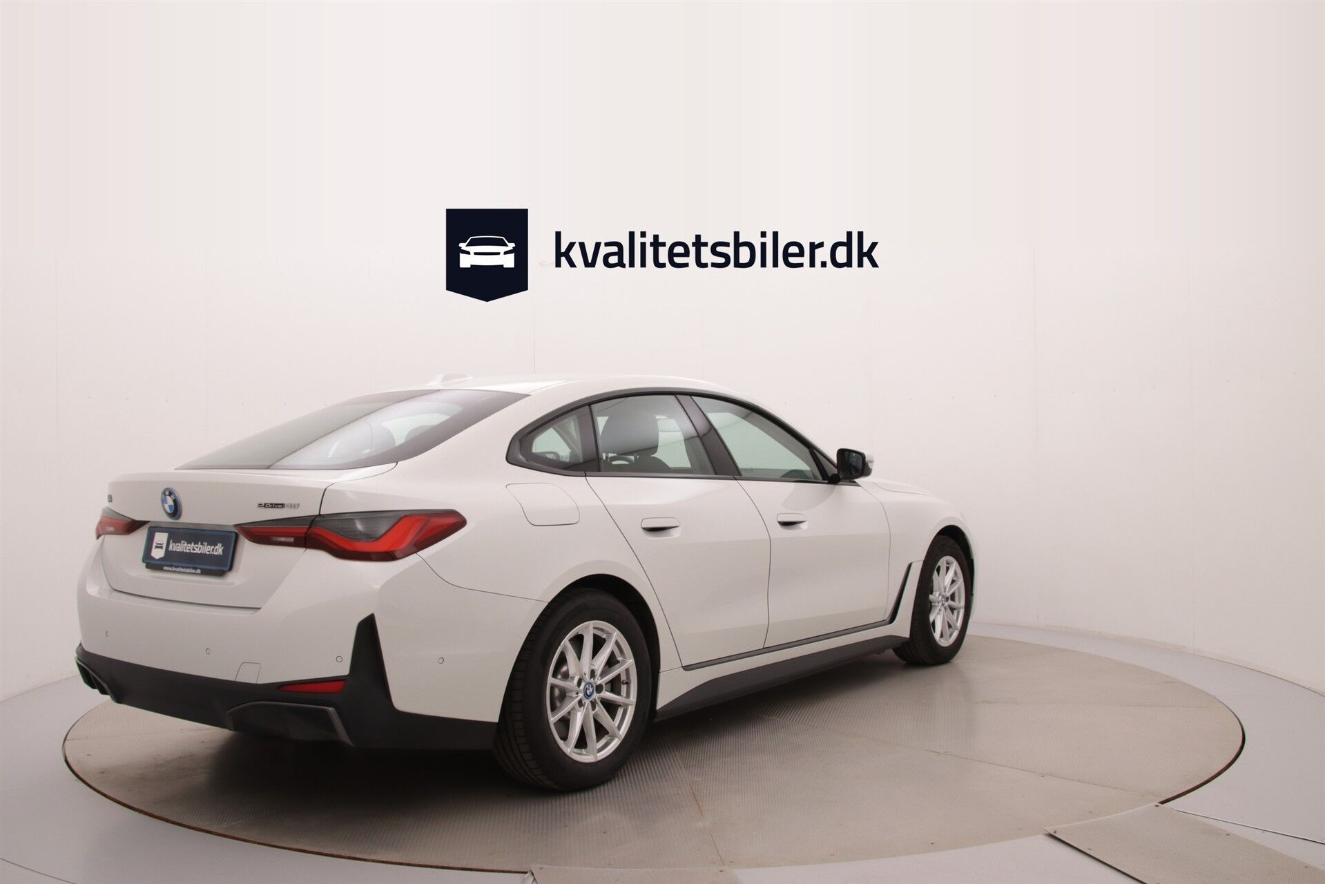 Hvid BMW i4 fra 2024