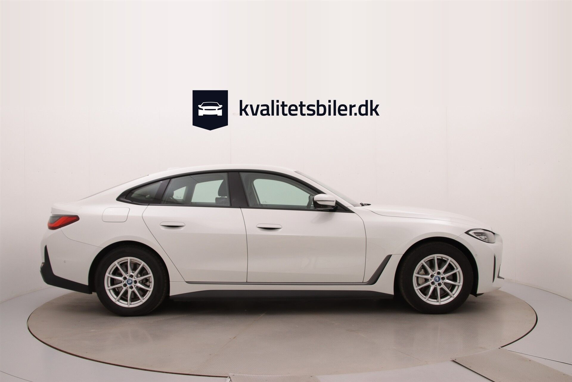 Hvid BMW i4 fra 2024