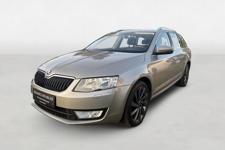 Grøn Skoda Octavia fra 2014 set udefra