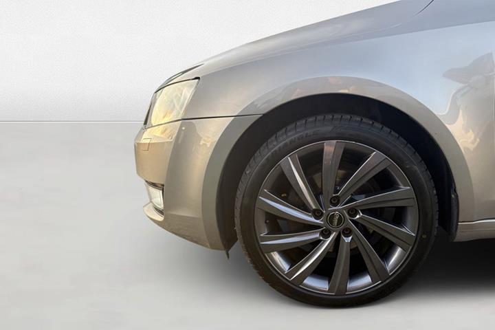 Grøn Skoda Octavia fra 2014