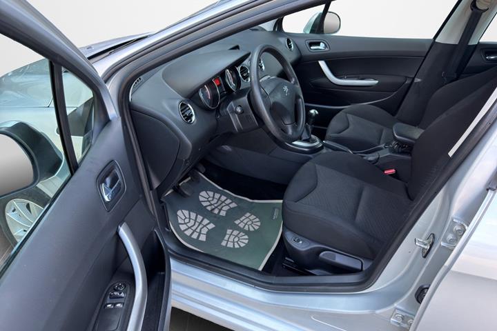 Sølv Peugeot 308 fra 2011